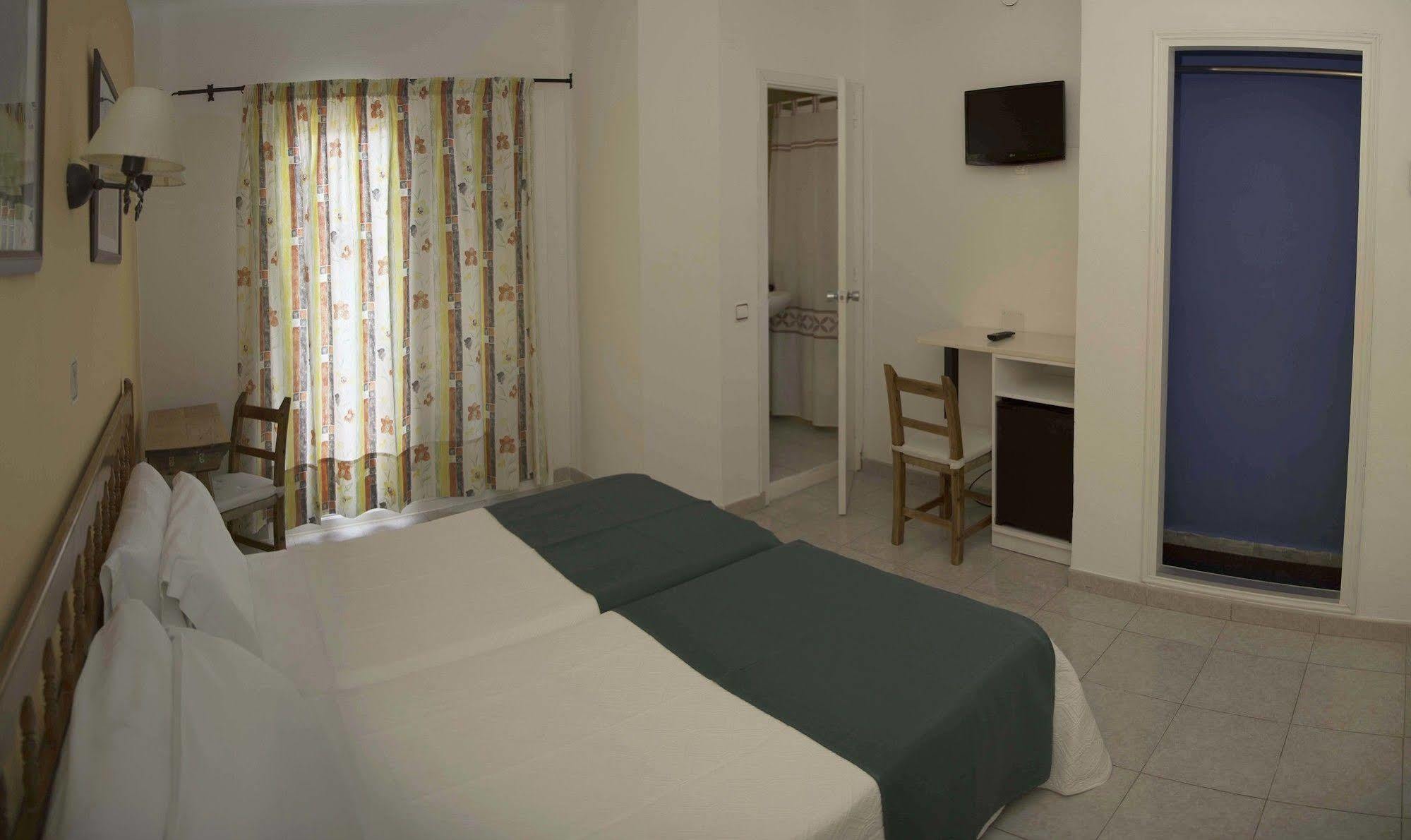 Hostal Valencia San Antonio Abad Exterior foto